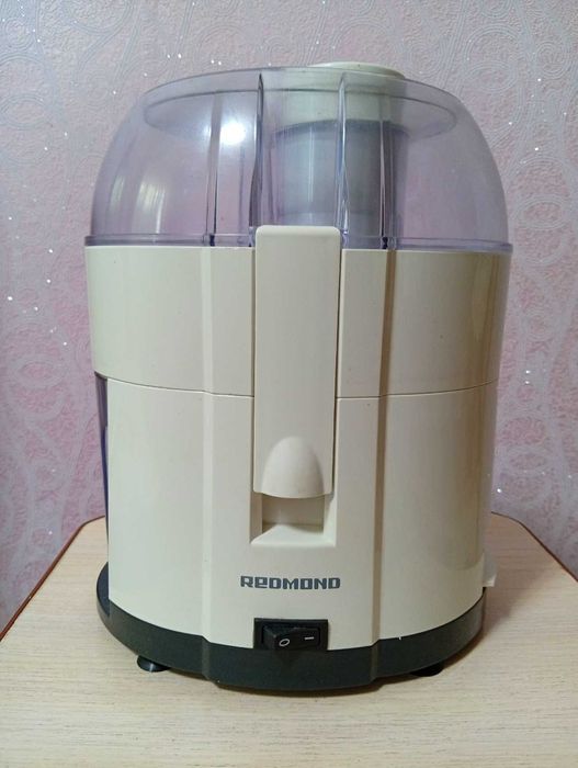 Продам Соковыжималку RJ - 907