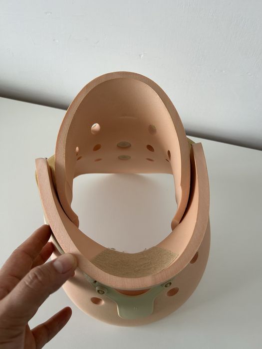 Продам бондаж для шеи