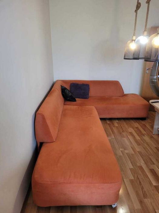Оранжев Диван (orange couch)
