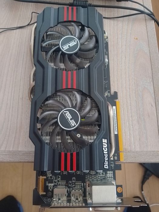 ASUS  HD7870 2GB DDR5  видеокарта подходяща за средни по тежест игри