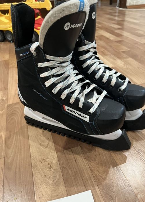 Продам коньки хоккейные