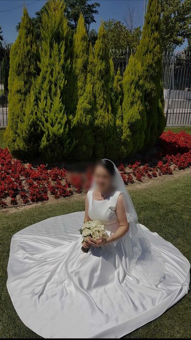 Rochie de mireasa din tafta + voal lung , brand spaniol, măsura 40