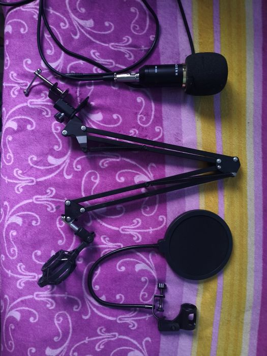 Микрофон с кронштейном
