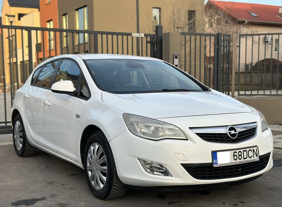 Opel Astra J Hatchback/ 1.7CDTI//6+1Trepte 2010/Euro5/anvelope Noi/ Climatronitc/Foarte intretinut