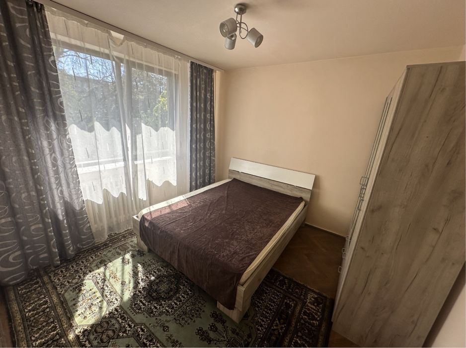 Vand apartament 2 camere  centru Piata Mare