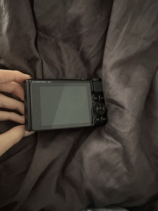 ПРОДАВАМ canon sx740hs