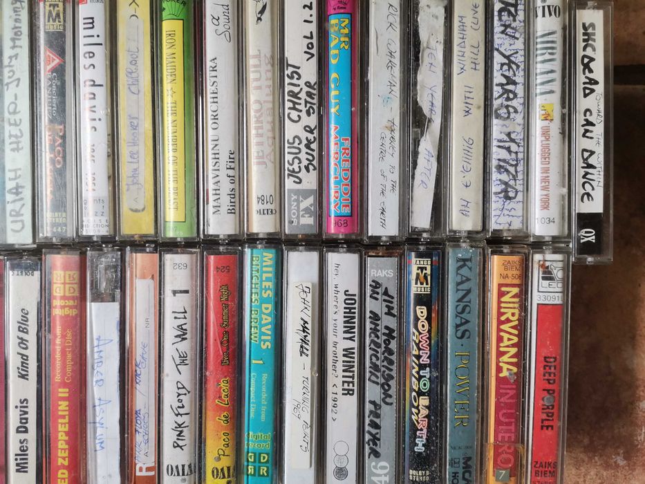 Casete vechi cu muzica rock - anii '90