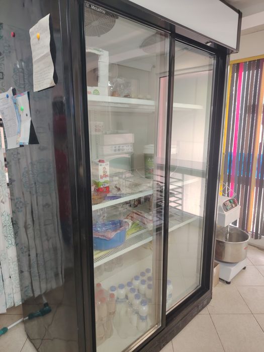 Хладилна витрина