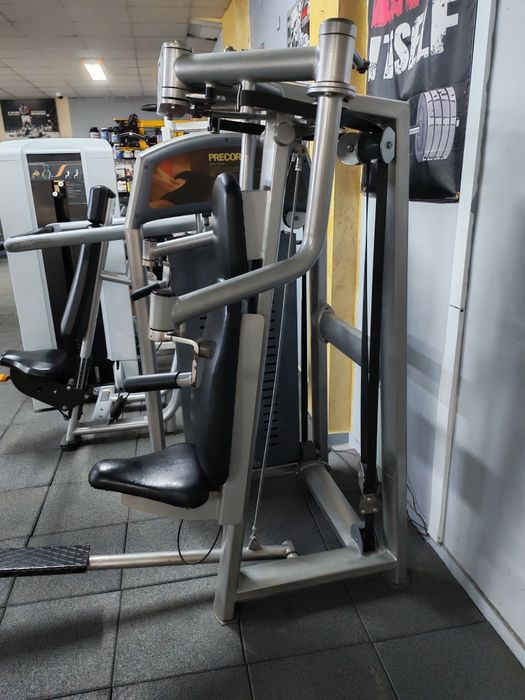 Машина за гърди PRECOR