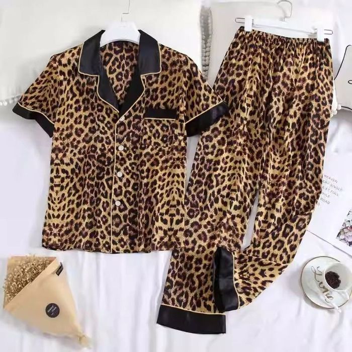 Ayollar pijama va ichki kiyimlari