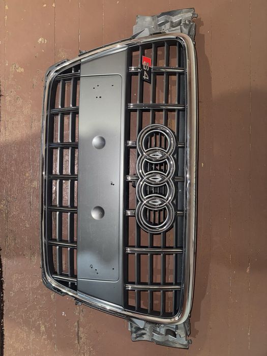 Продавам решетка за Ауди а4/с4 б8