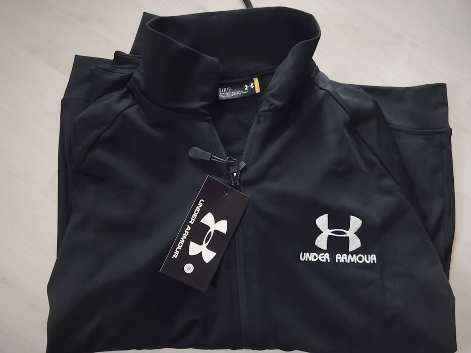 Trening dama si bărbați Under Armour.