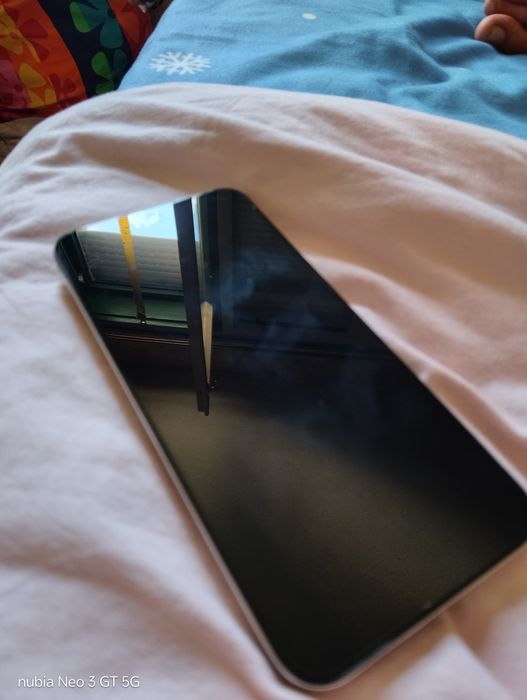 Продавам Realme 16