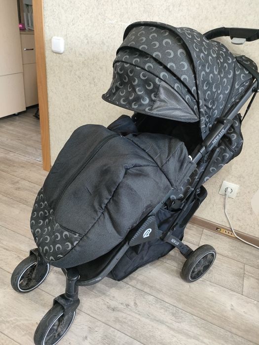 Продам прогулочную коляску NEW LUX "складывается чемоданчиком"
