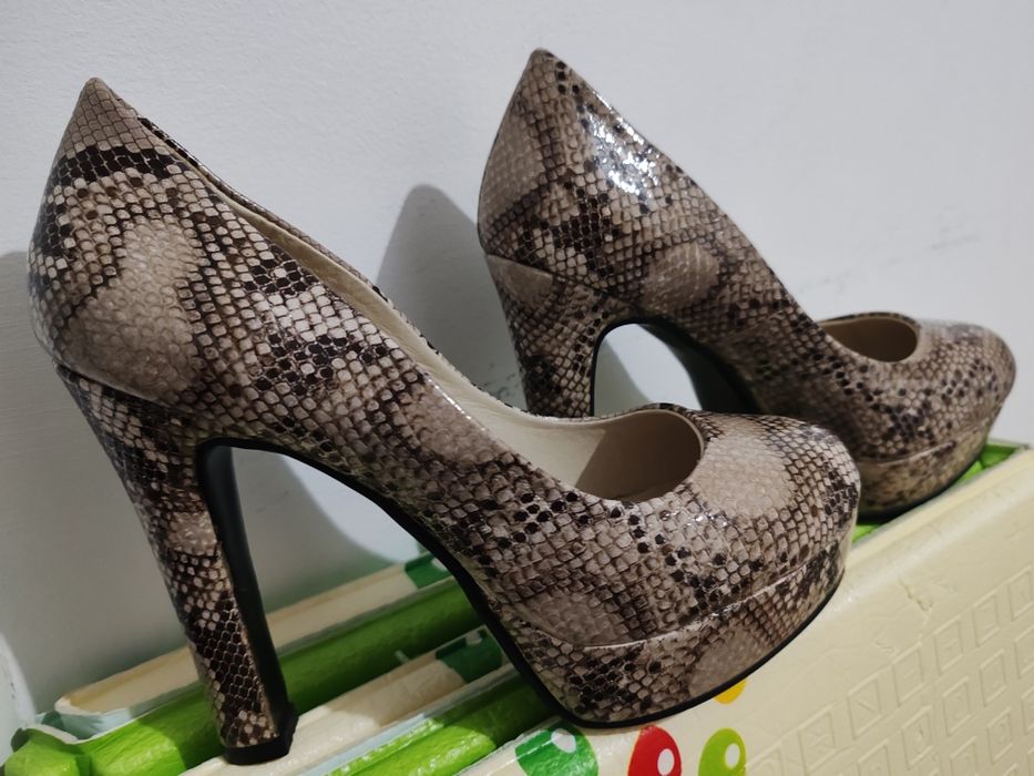 Продам туфли летние.