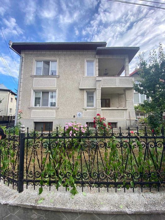 Vila ultracentrala, zona MC DONALDS, 6 camere, 4 ari teren