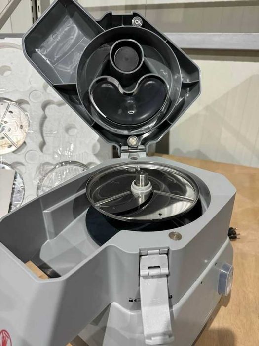 Професионална зеленчукорезачка Fornaza. Италия.