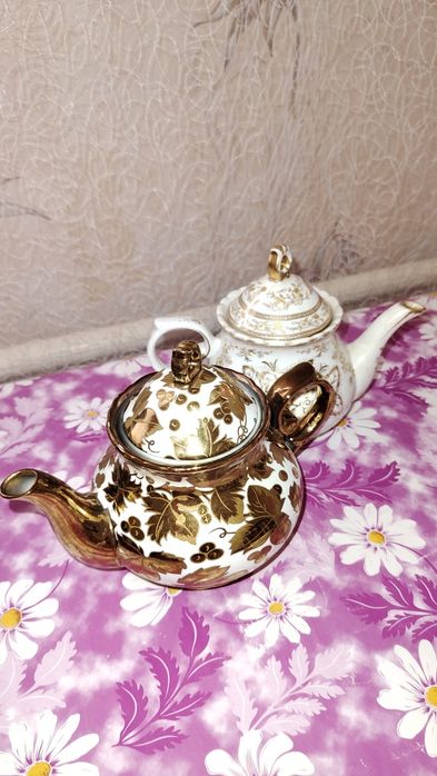 Посуда, тарелки, стаканы, чайник