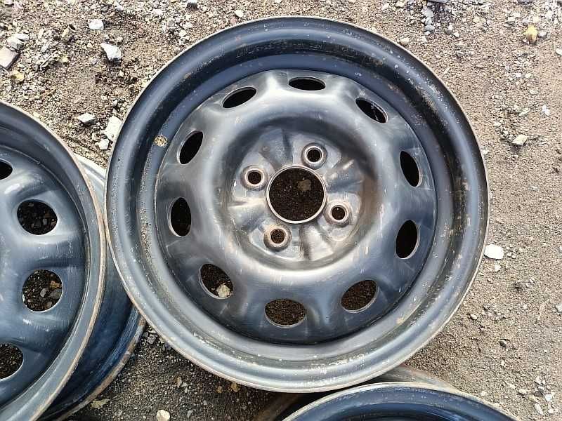 Продам оригинальные металлические диски на автомашину Nissan Sunny.
