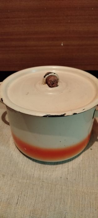 Продам эмалированную кастрюлю