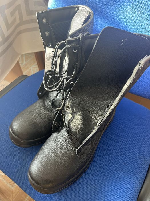 Продам новые берцы.