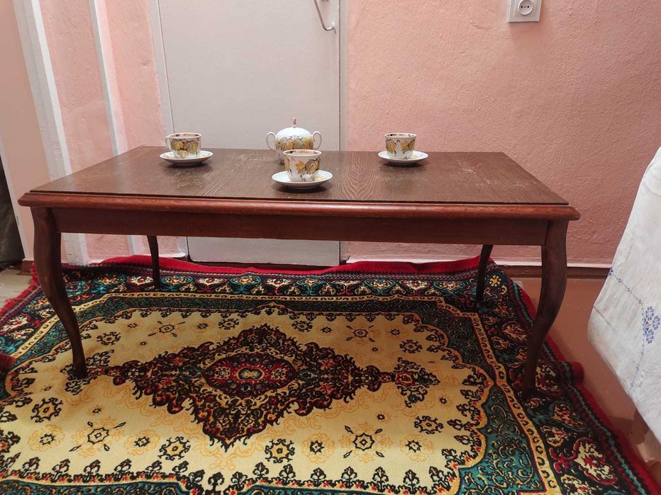 Продается деревянный кофейный столик