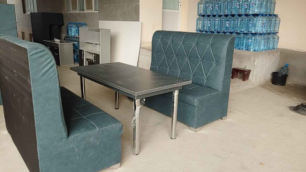 Кафе учун юмшоқ диван столи билан