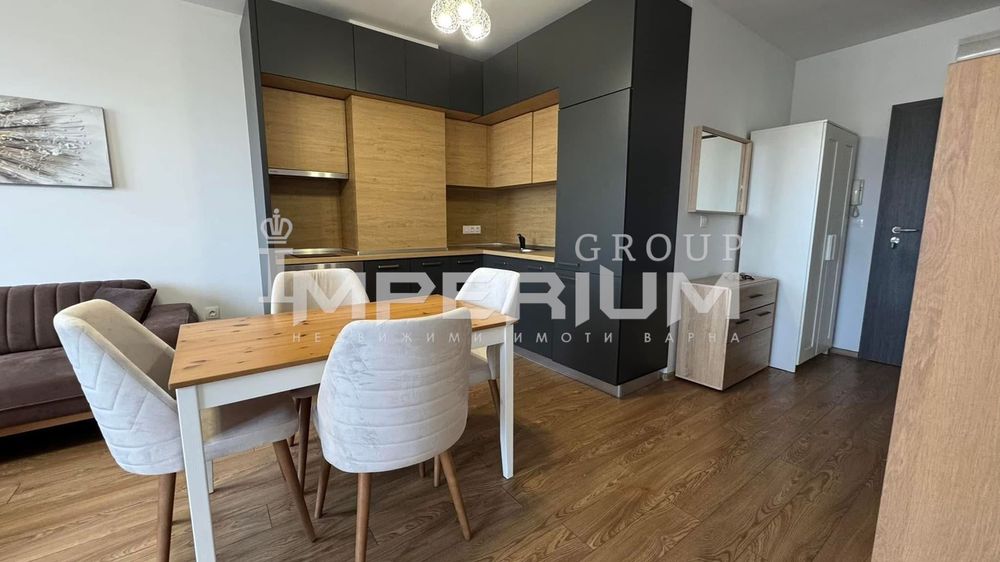 Дава се под наем Тристаен апартамент в Варна, Център - 90 кв.м за 816 € - Снимка #3