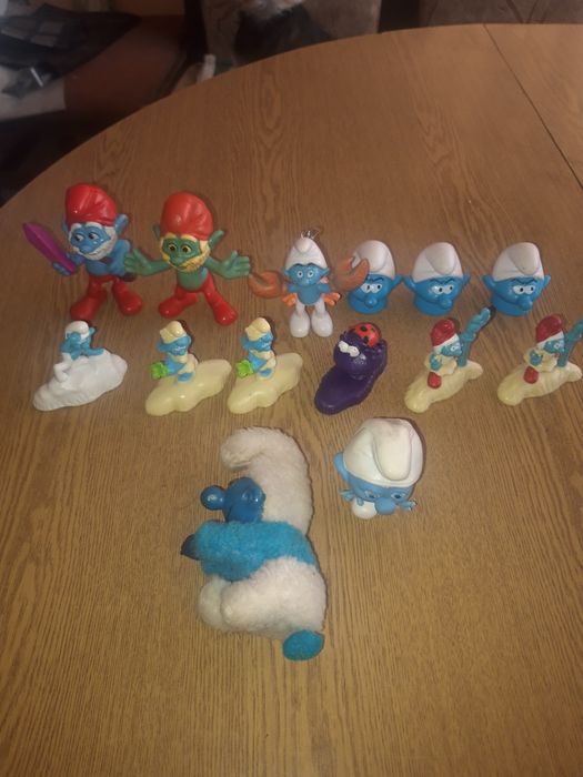 Играчки - смърфове,оловни войници и други