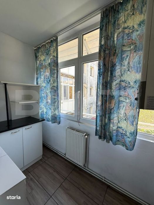 Apartament 3 camere, decomandat, Zona 9 Mai, Et 2