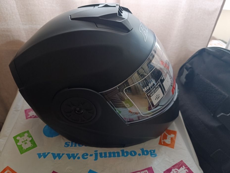 Продавам две модулни (отваряеми) каски