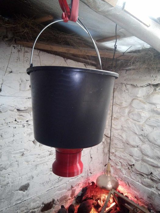 Hrănitoare(H-4)Pentru găini,porumbei,curcani.