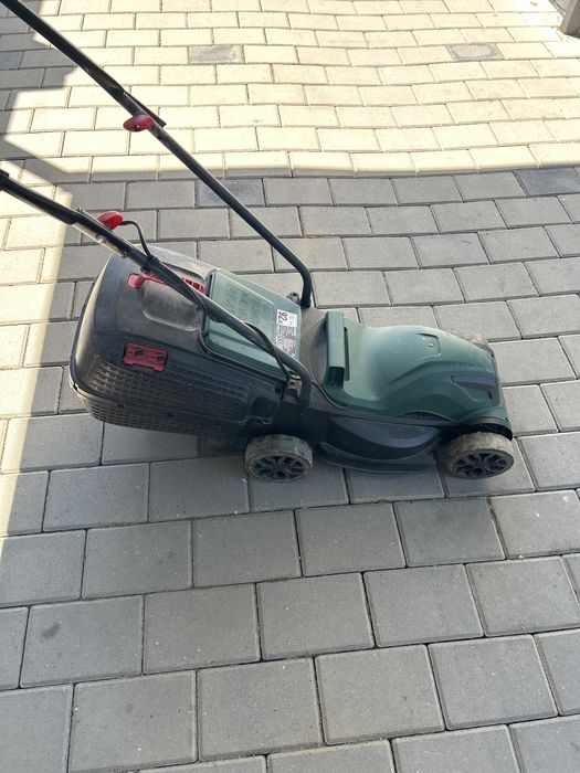 Masina electrica cu fir.