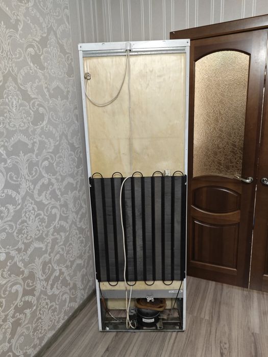 Холодильник INDESIT.