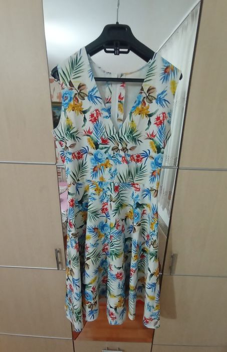 Rochii și bluză de vânzare