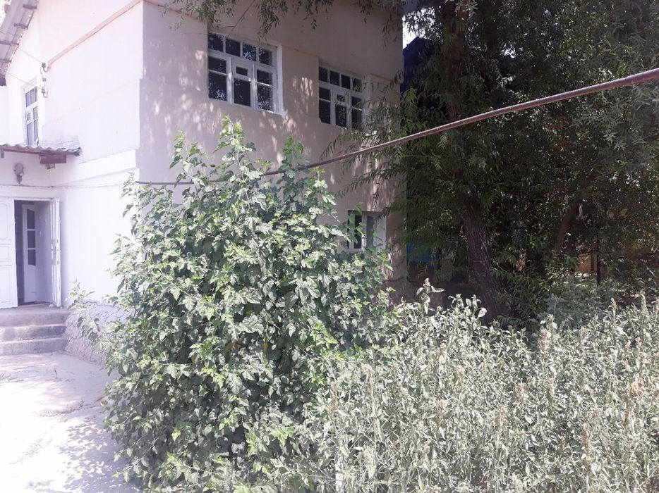 4 sotix uchastka. 3xona. 2etajli.