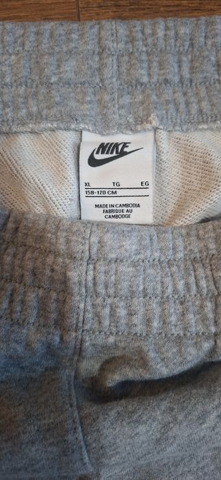 Nike долнище 25€
