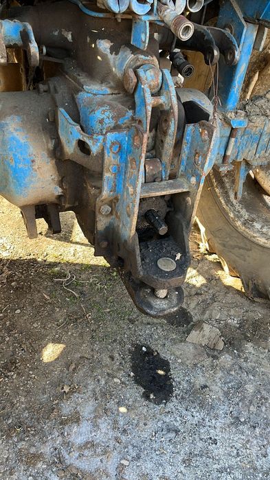 Tractor Ford 8100A vând sau schimb