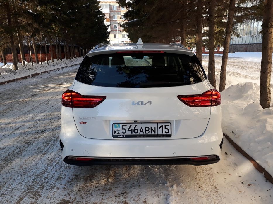 Продам абсолютно новый автомобиль КIA Ceed SW.