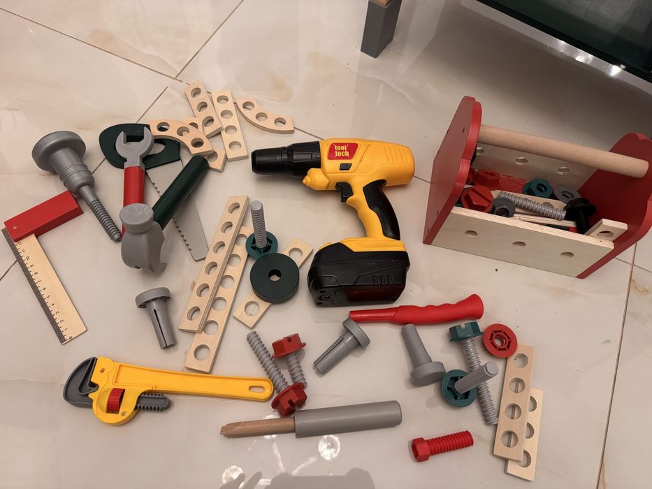 Детска работна маса