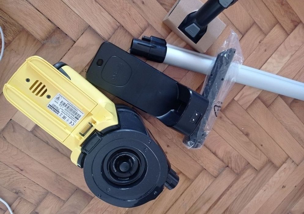 De vînzare Kärcher VC 6 aspirator fara fir
Am doar ce se vede in poze,