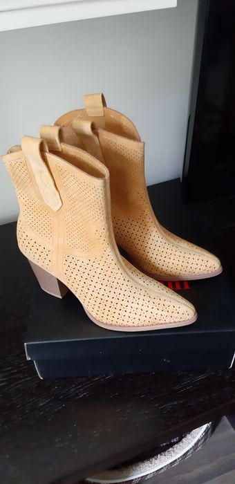 Cizme de vara perforate .superbe 39