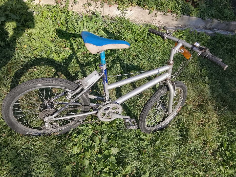 Vând bicicleta pt copii de 8-11ani