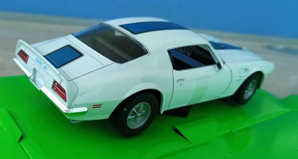 Macheta Pontiac Firebird Trans AM 1972 alb - Welly NEX 1/24