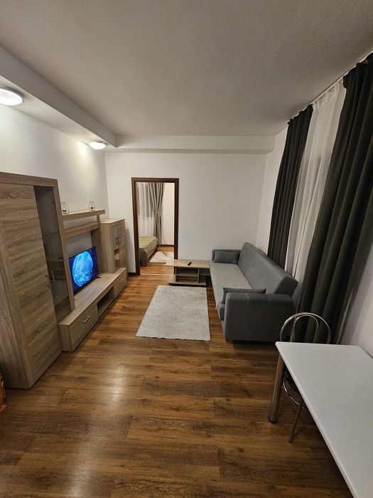 Apartament 2 camere tip studio  de închiriat in Complexul Cosmopolis
