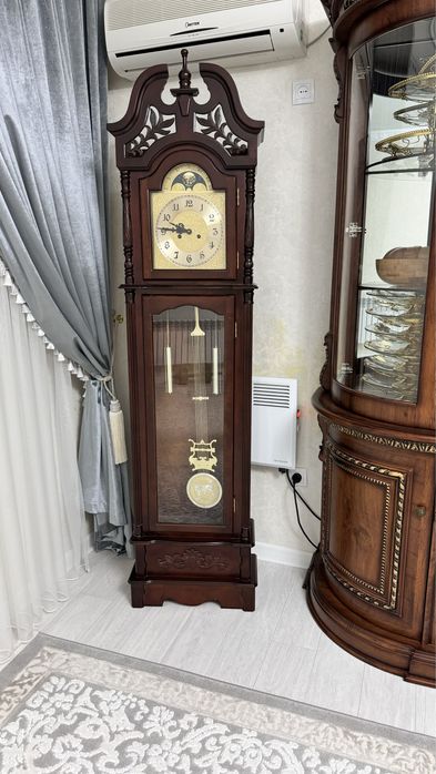 Продается гарнитур и часы