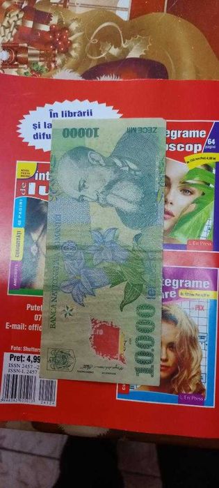 Vând bancnote vechi.