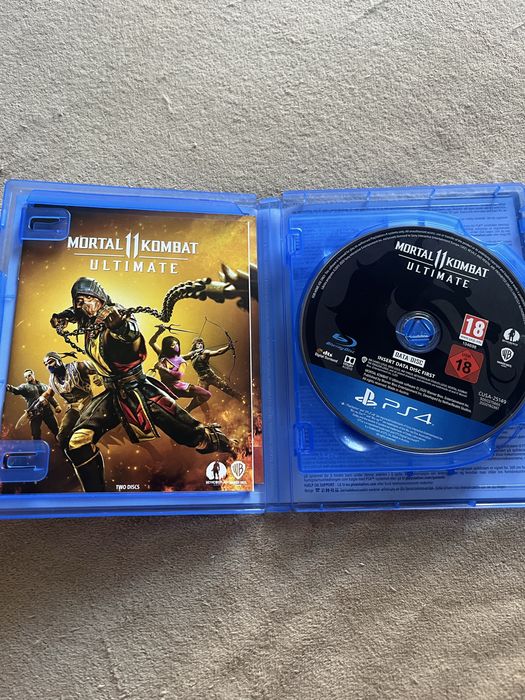 Игри за PS4- GTA 5   Mortal kombat 11 ULTIMATE