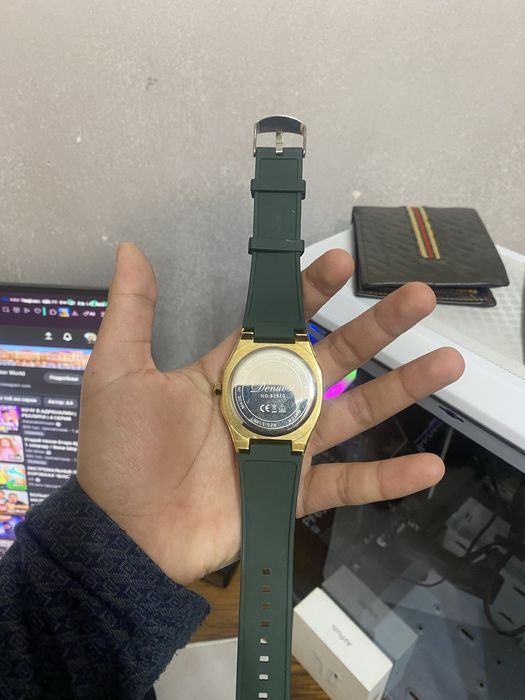 Часы наручные,зелено золотые