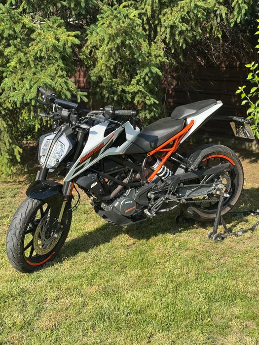 Vând KTM duke 125 2017